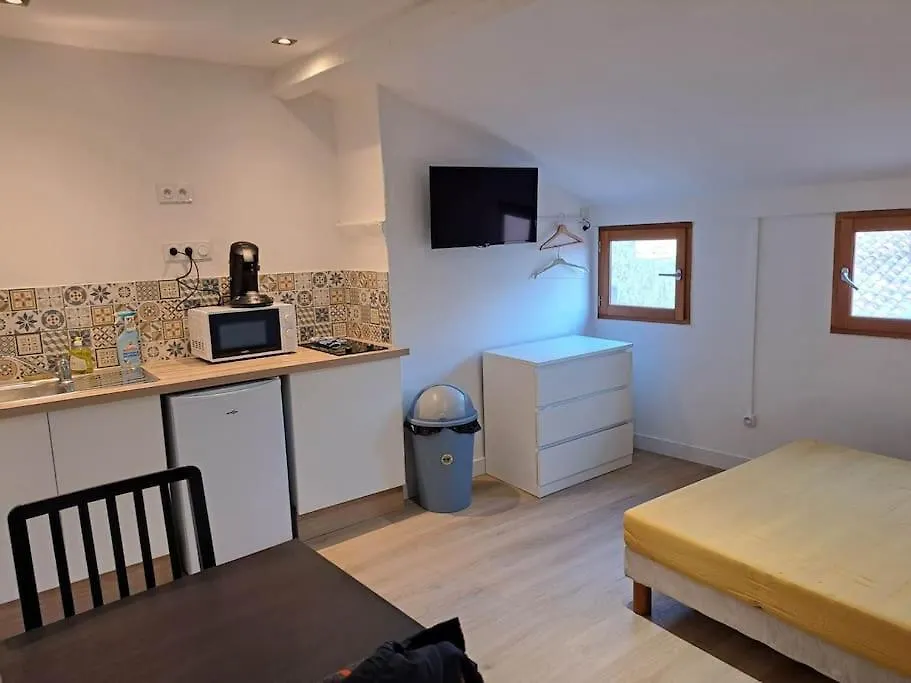 Apartment Budgetbnb 195A,Studette Rue Populaire